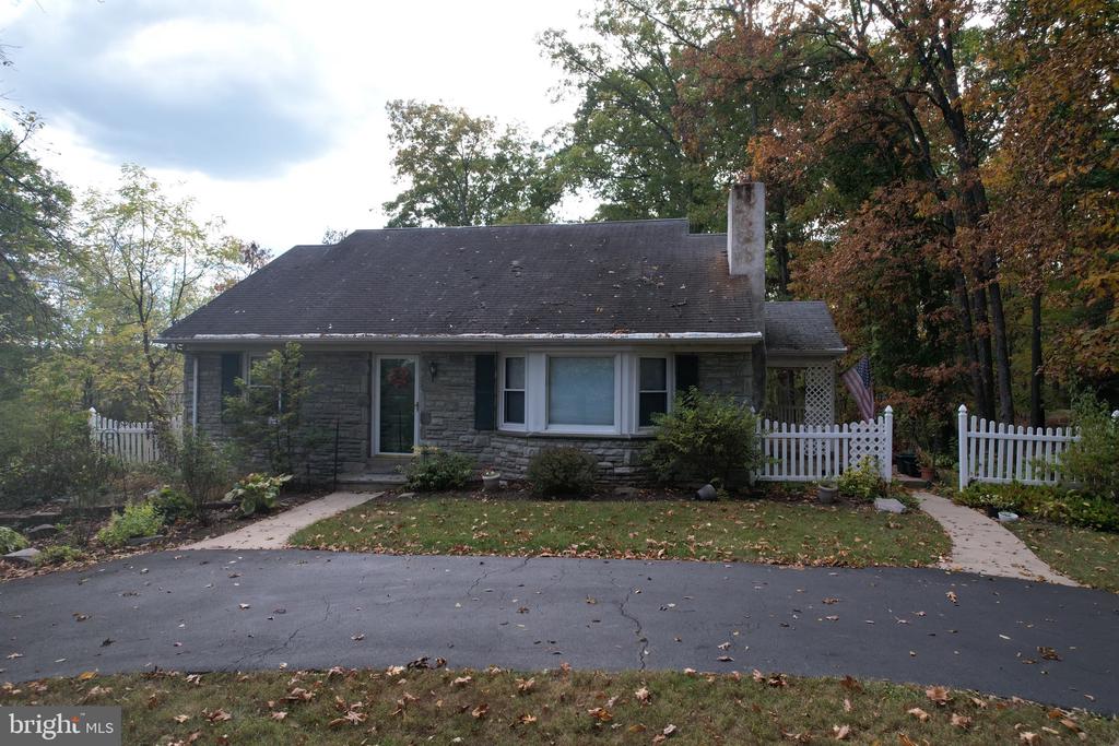 1086 CREAMERY ROAD