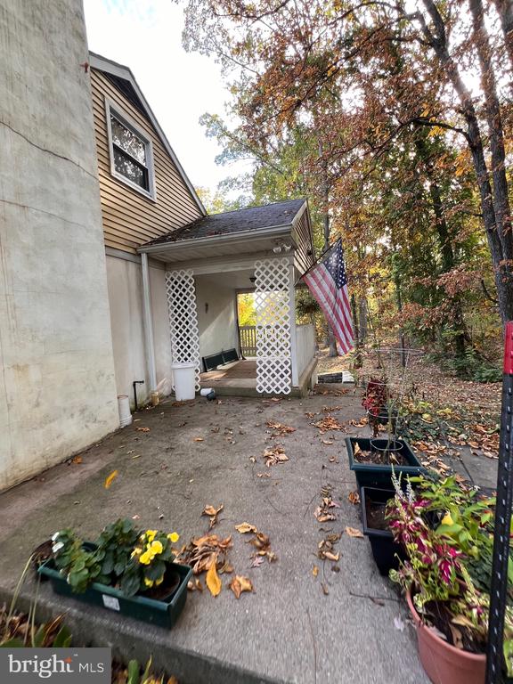 1086 CREAMERY ROAD