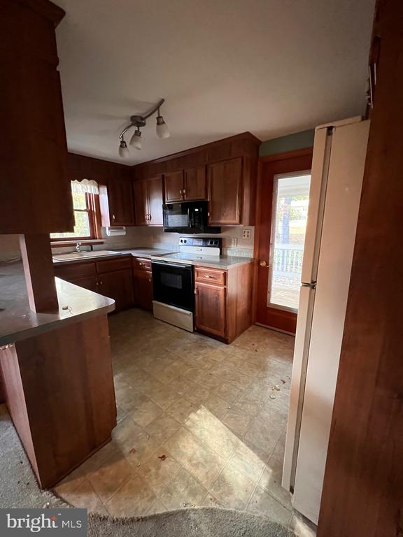 1086 CREAMERY ROAD