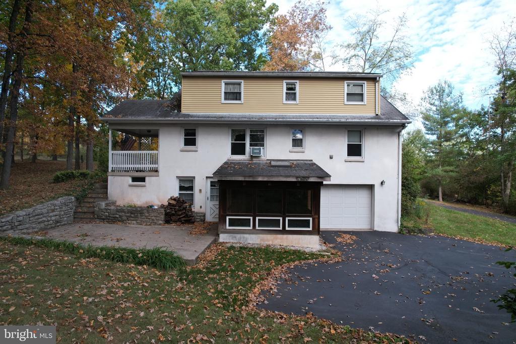 1086 CREAMERY ROAD