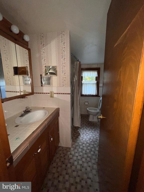 1086 CREAMERY ROAD