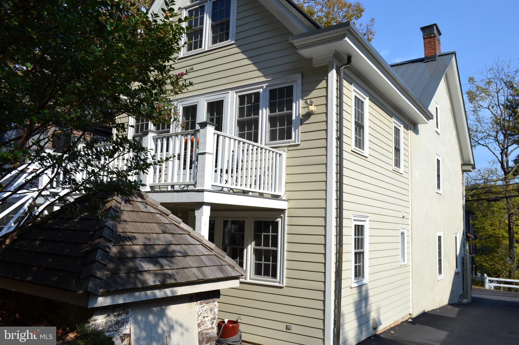 3721 RIVER RD