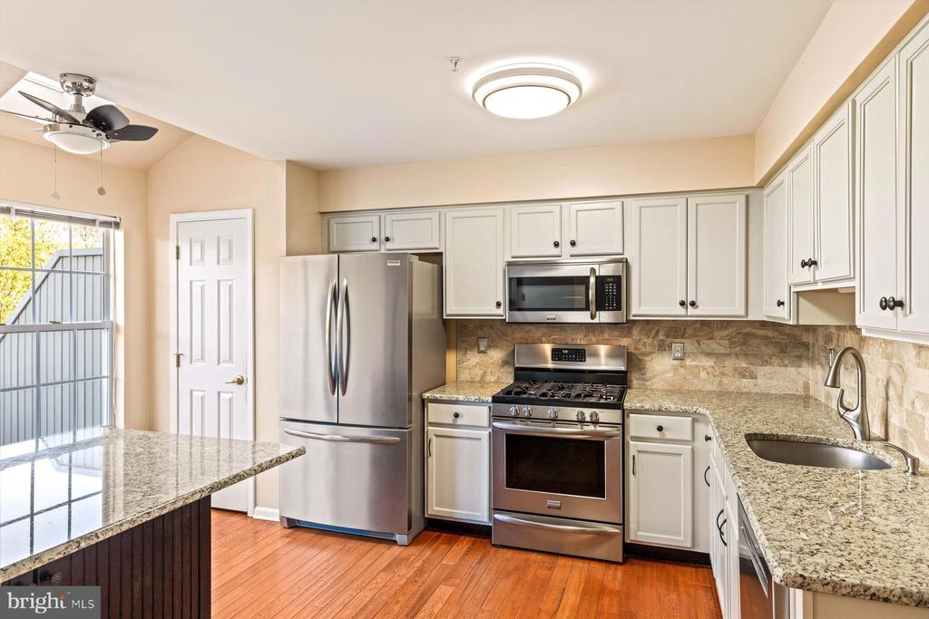 863 BRECKINRIDGE COURT