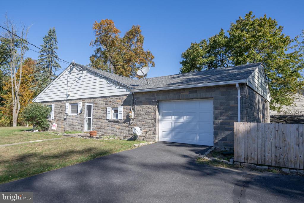 1365 SLEEPY HOLLOW ROAD