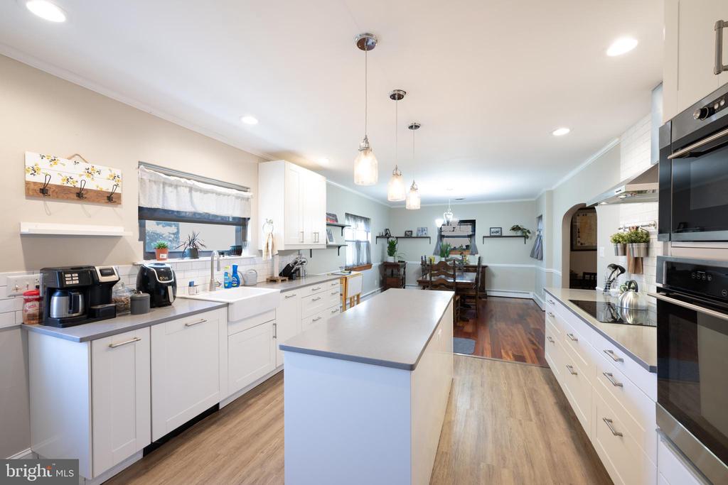 1365 SLEEPY HOLLOW ROAD