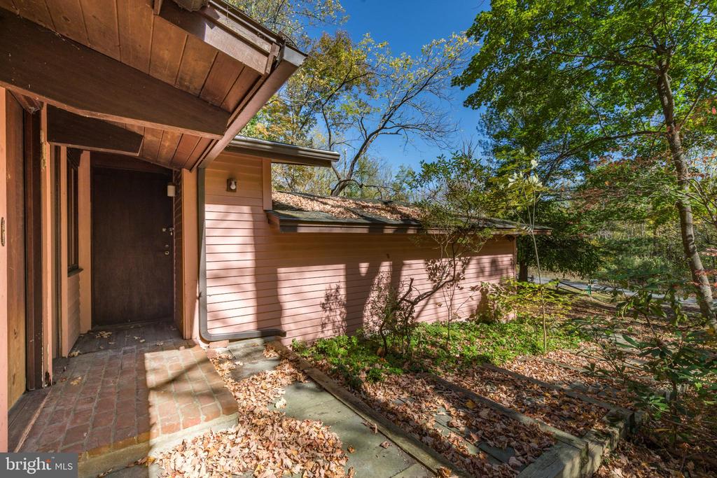 142 WOODLAND DRIVE