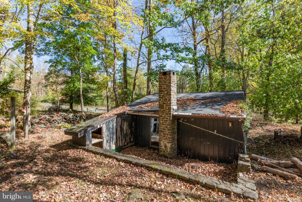 142 WOODLAND DRIVE