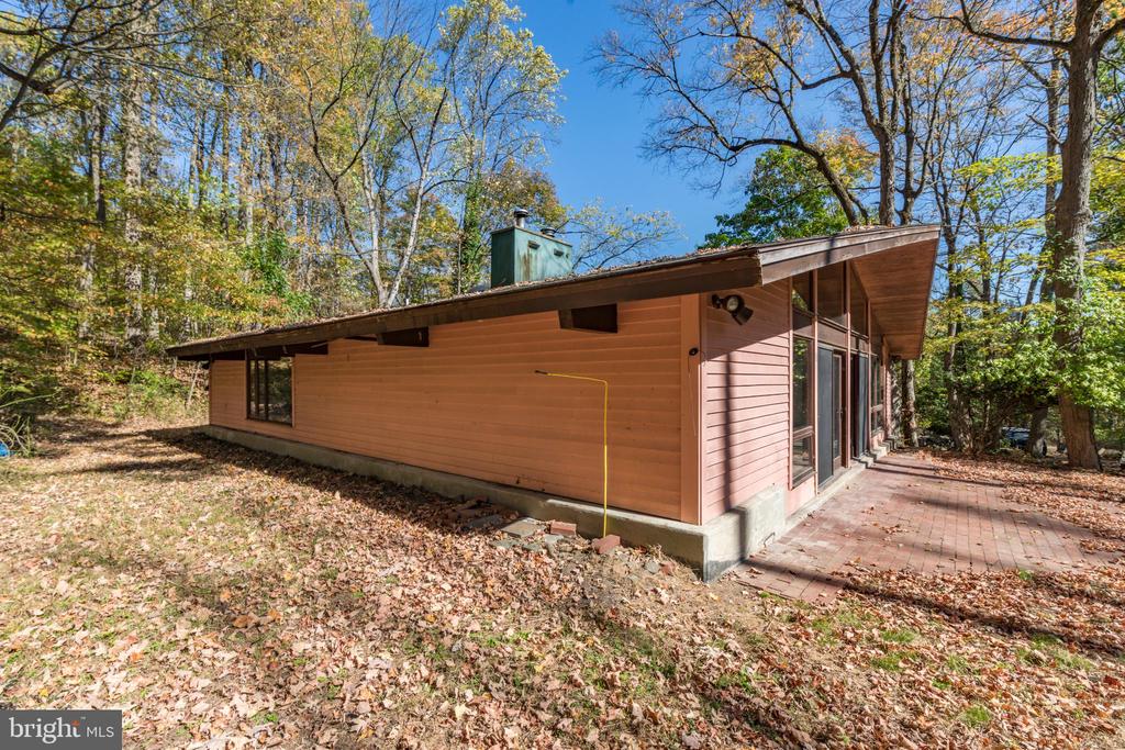 142 WOODLAND DRIVE