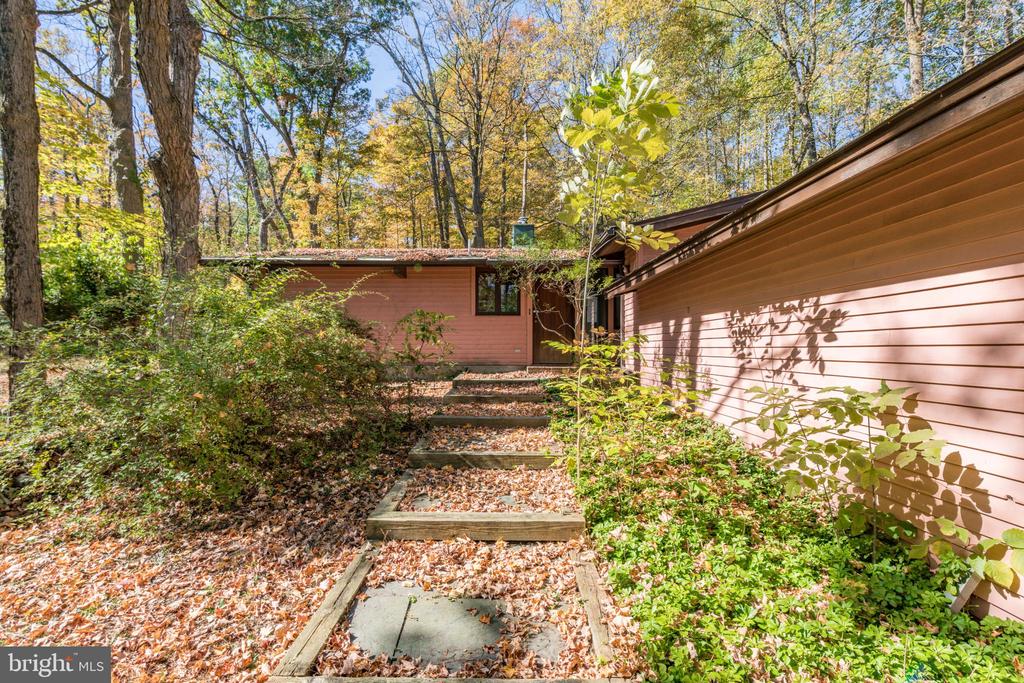 142 WOODLAND DRIVE
