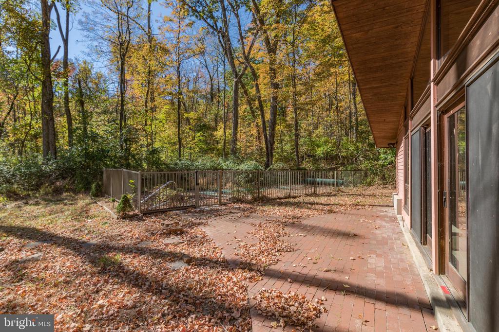 142 WOODLAND DRIVE