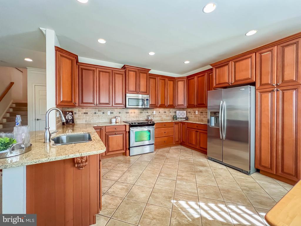 240 WILLOW DRIVE