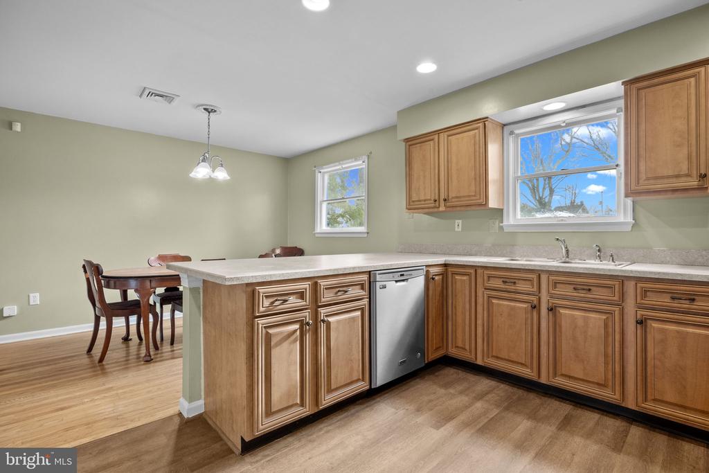 10 MAPLE LANE