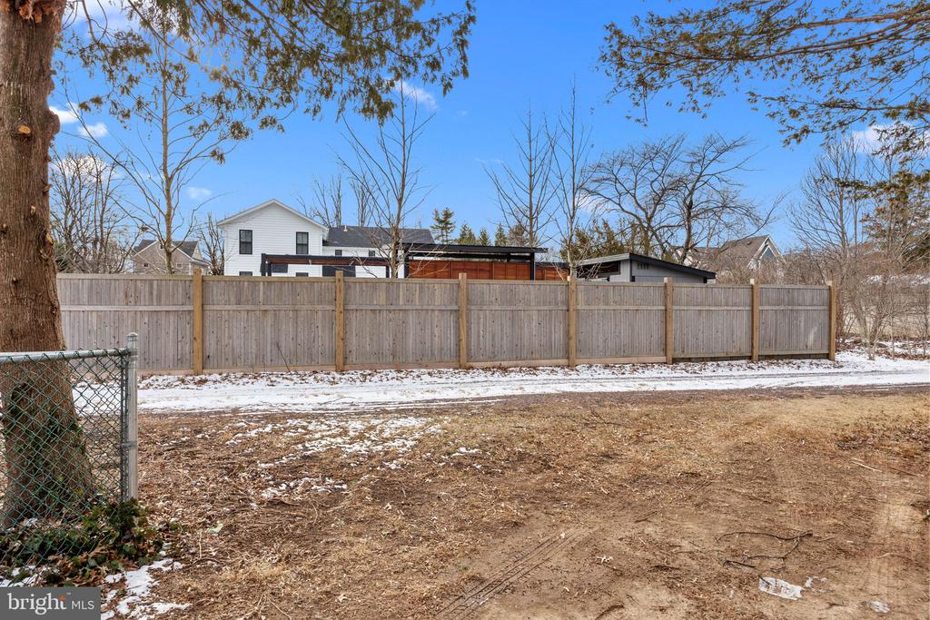 10 MAPLE LANE