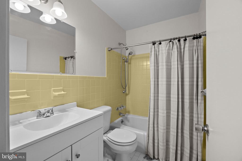 10 MAPLE LANE
