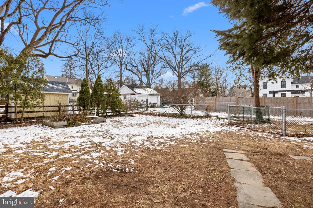 10 MAPLE LANE