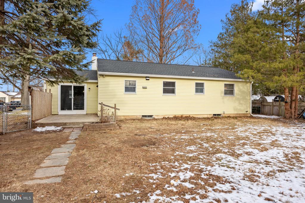 10 MAPLE LANE