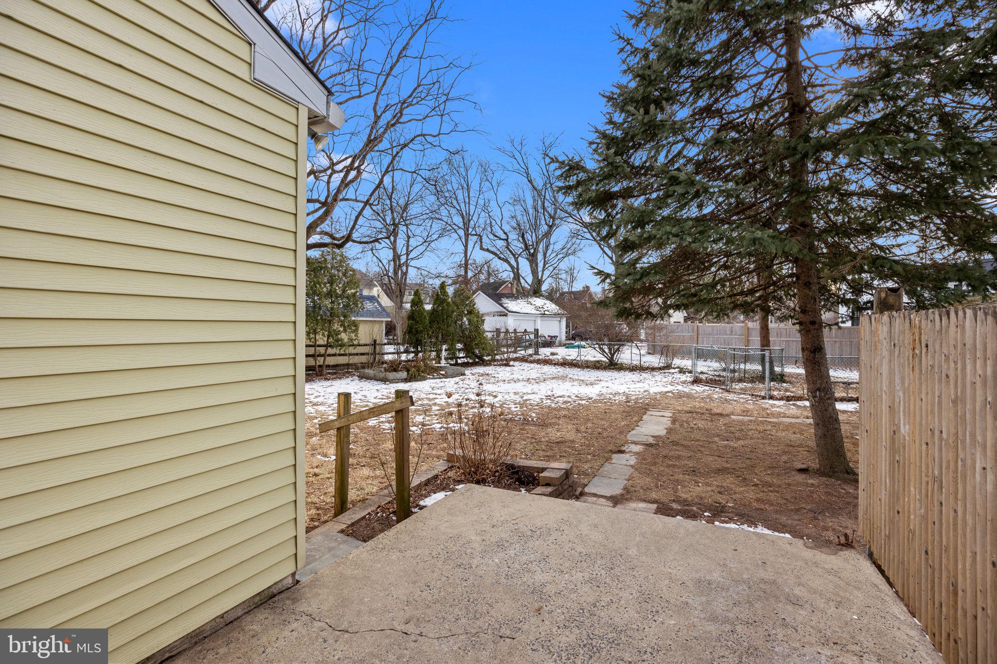 10 MAPLE LANE