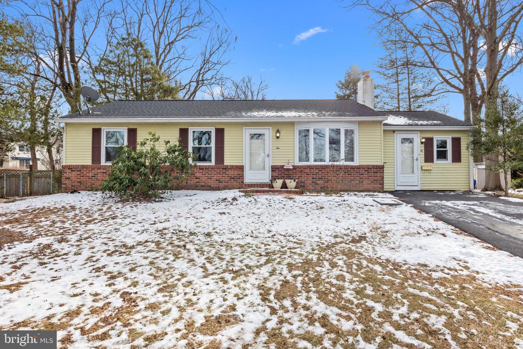 10 MAPLE LANE
