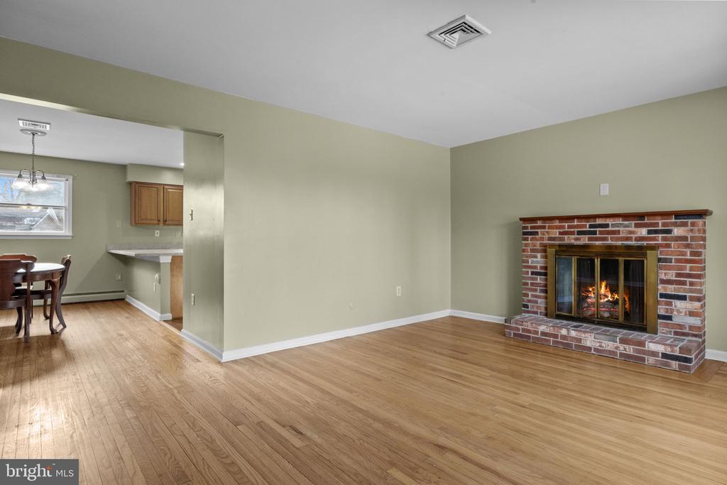 10 MAPLE LANE