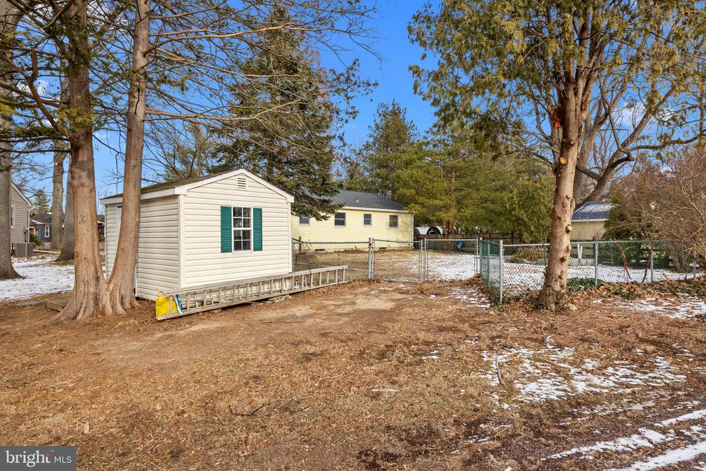 10 MAPLE LANE