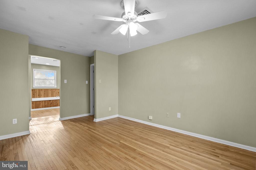 10 MAPLE LANE
