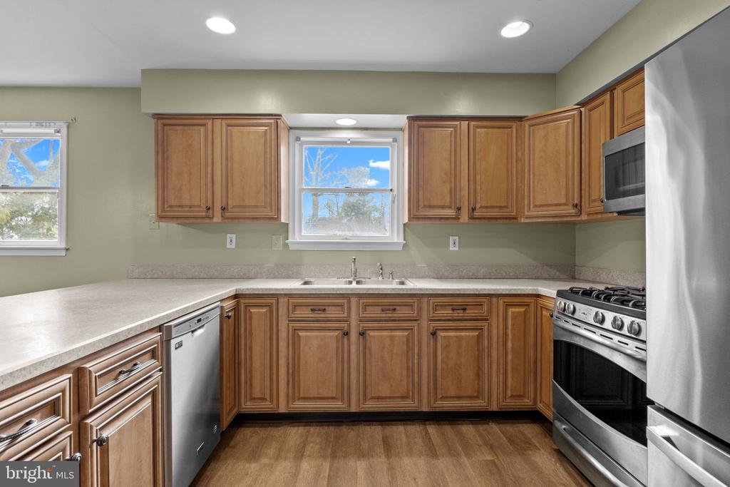10 MAPLE LANE