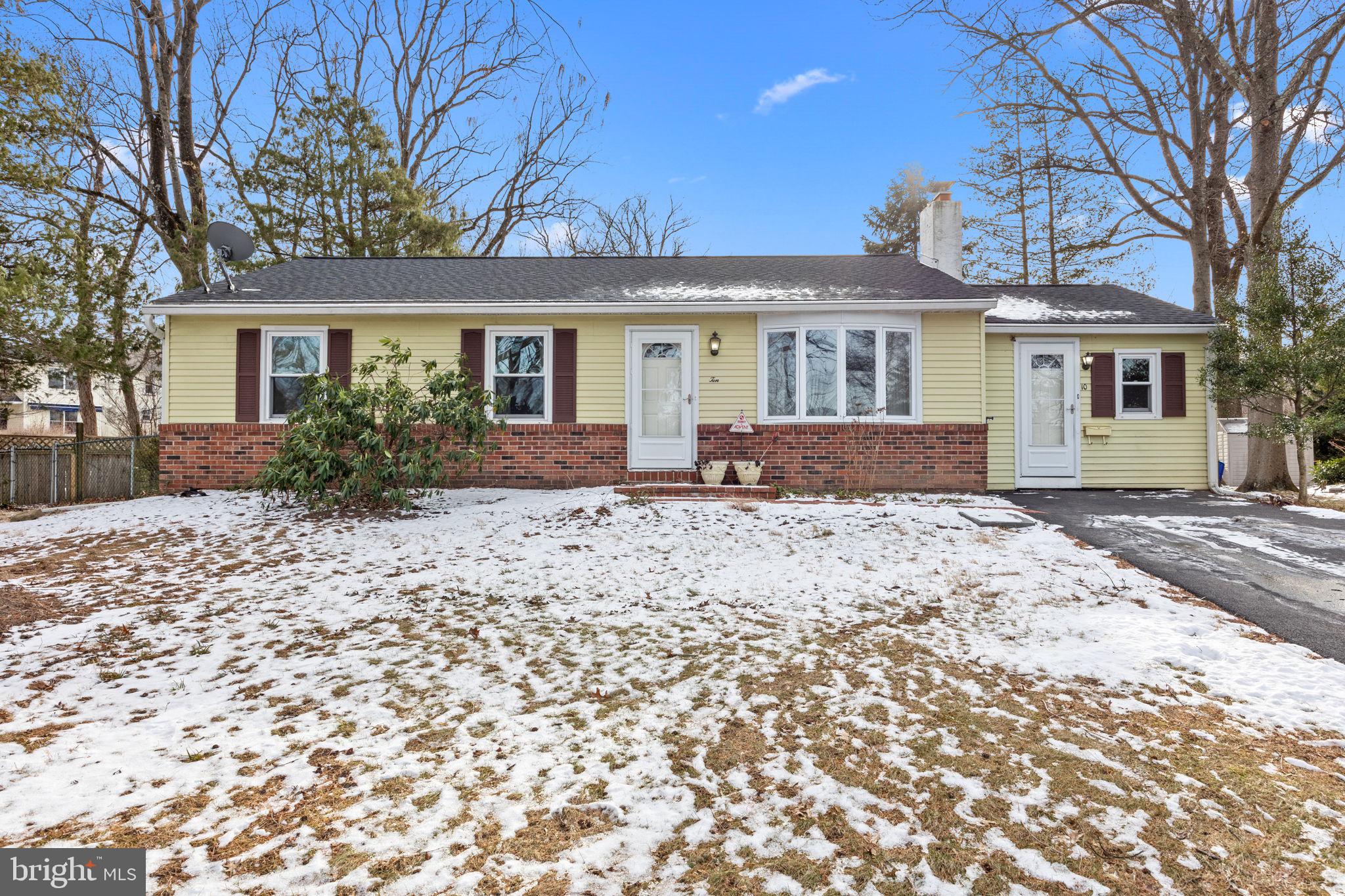 10 MAPLE LANE