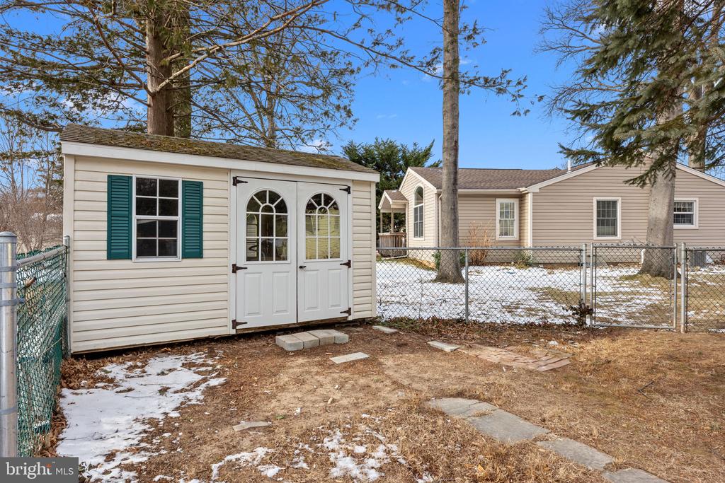 10 MAPLE LANE