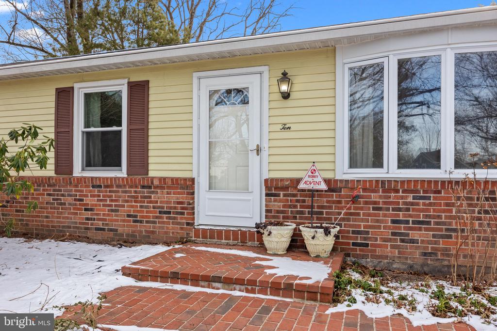 10 MAPLE LANE