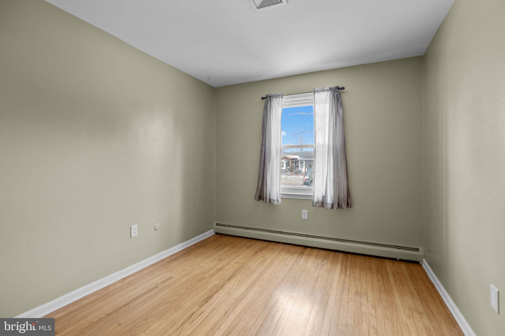 10 MAPLE LANE