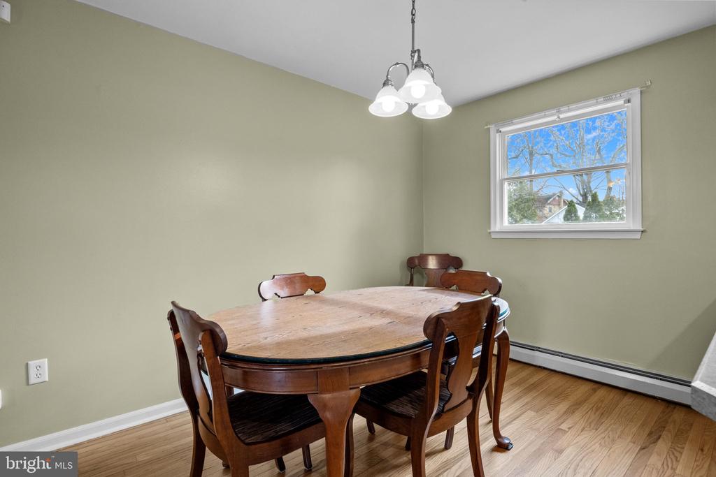10 MAPLE LANE