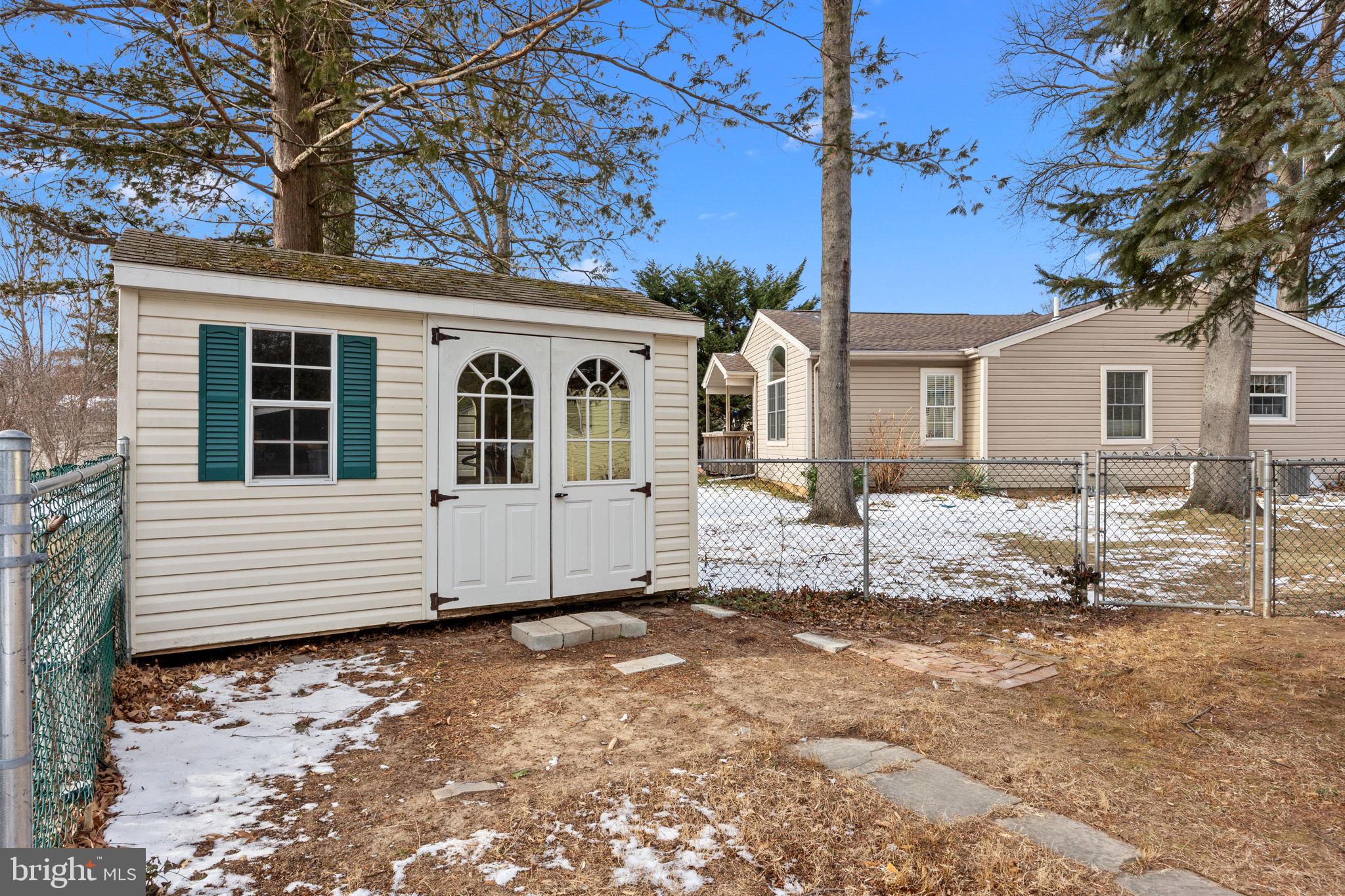 10 MAPLE LANE