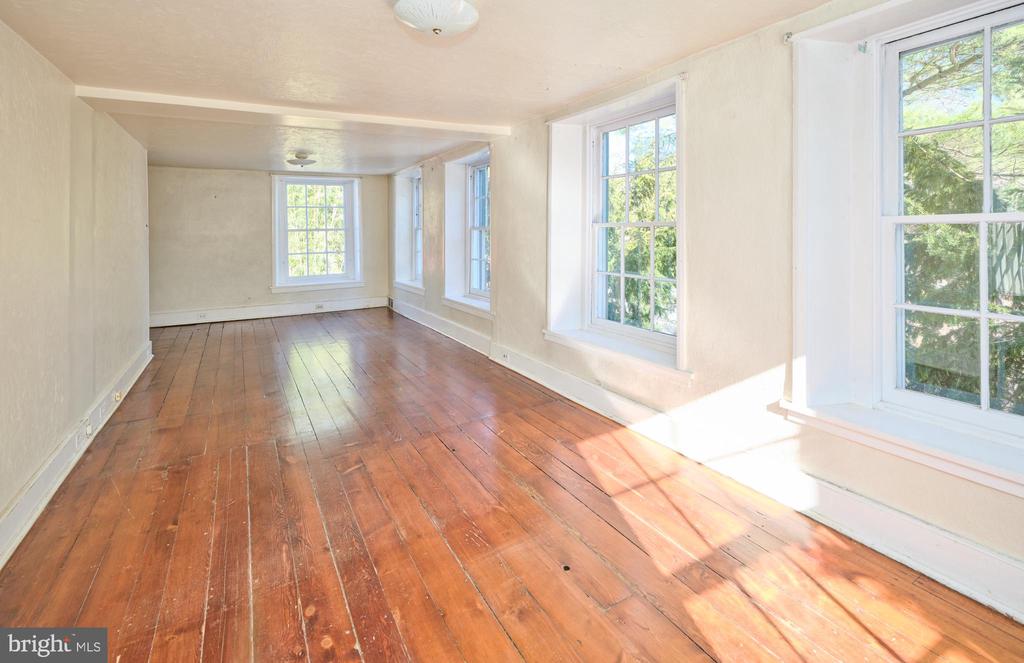1808 BUSTLETON PIKE