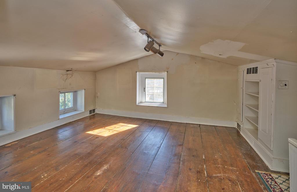 1808 BUSTLETON PIKE