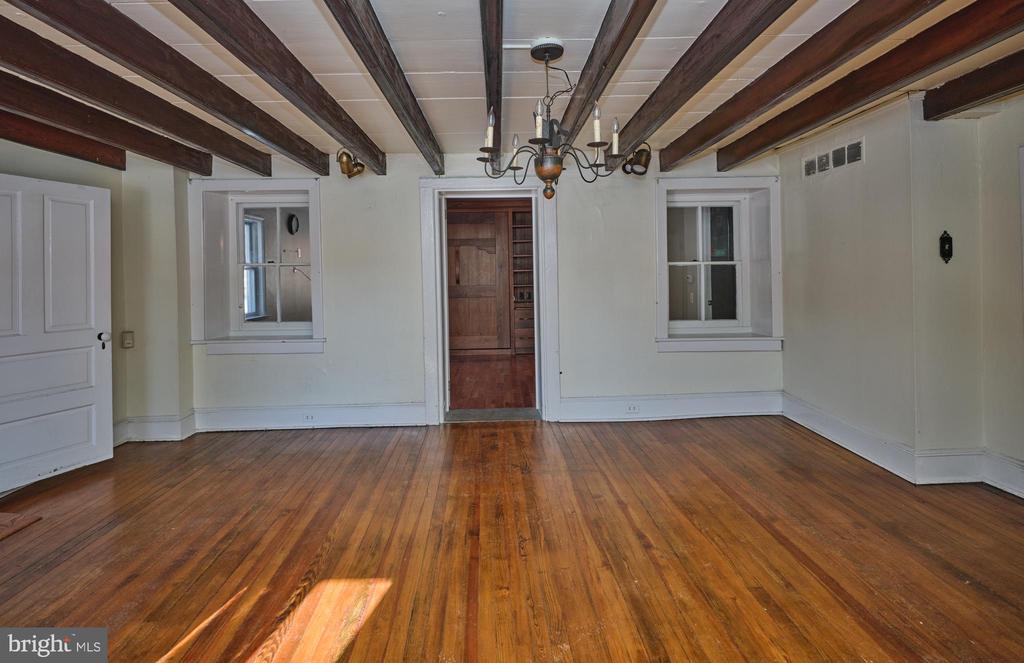 1808 BUSTLETON PIKE