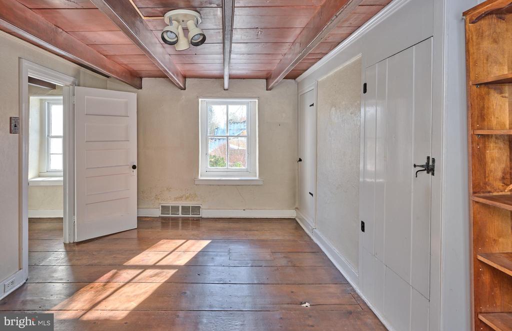1808 BUSTLETON PIKE