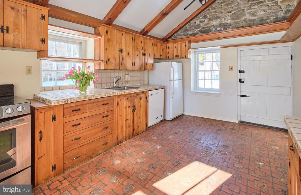 1808 BUSTLETON PIKE