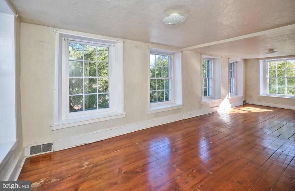 1808 BUSTLETON PIKE