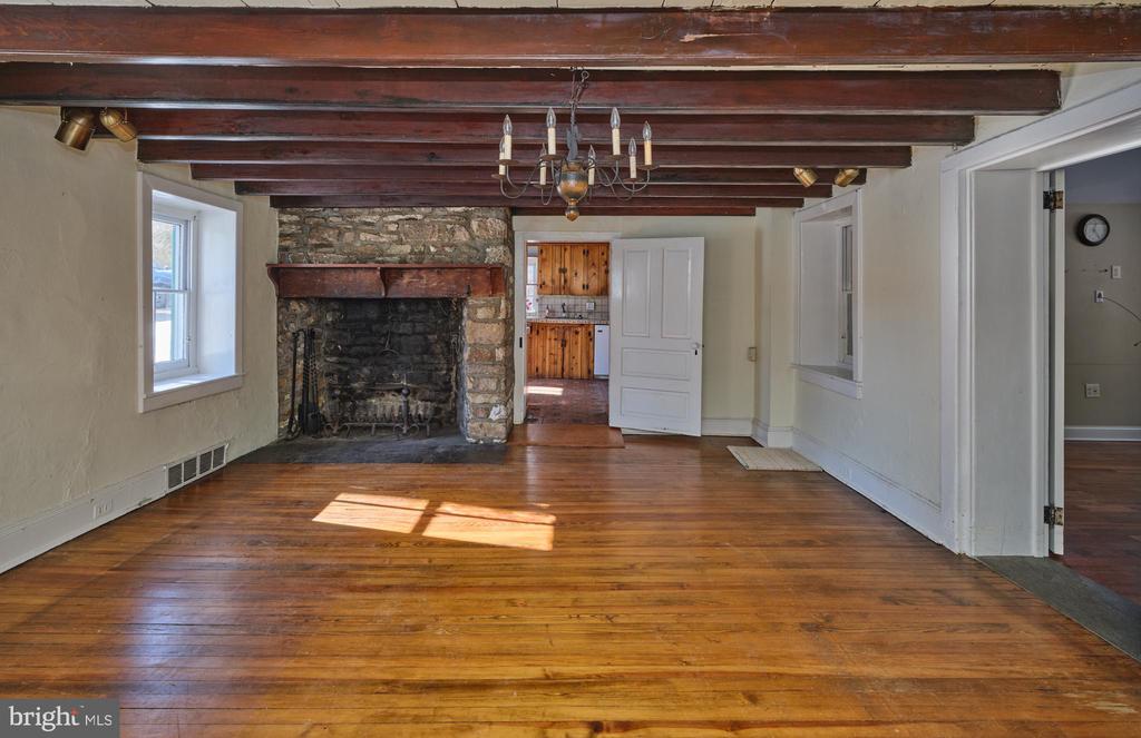 1808 BUSTLETON PIKE