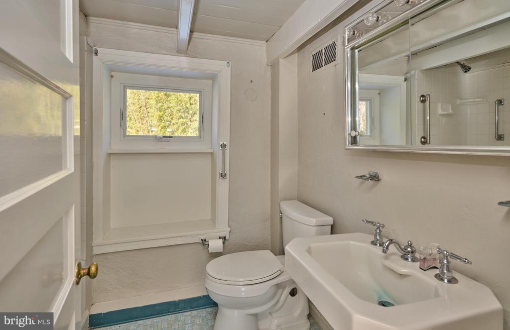 1808 BUSTLETON PIKE