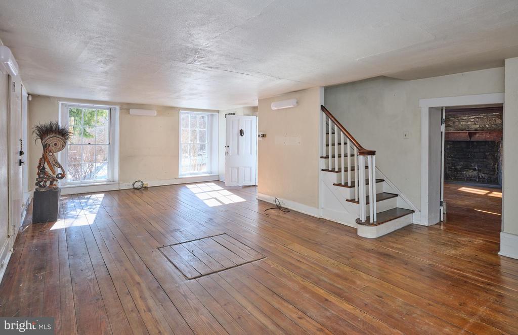 1808 BUSTLETON PIKE