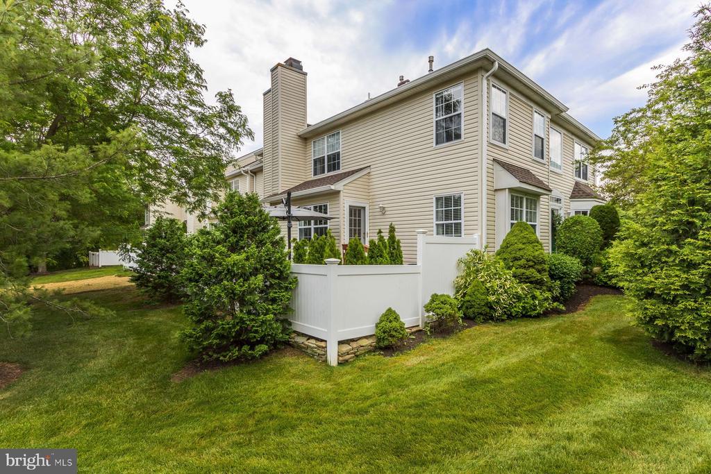 611 WEYMOUTH COURT