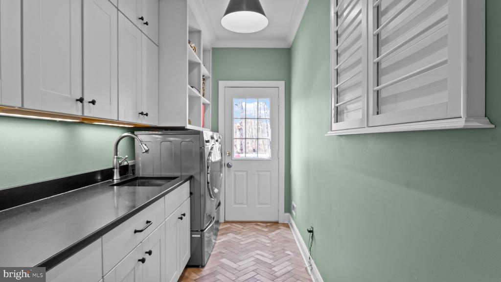 17 GREENBRIAR CIRCLE