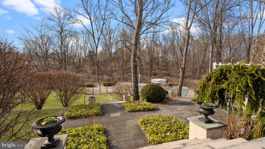 17 GREENBRIAR CIRCLE