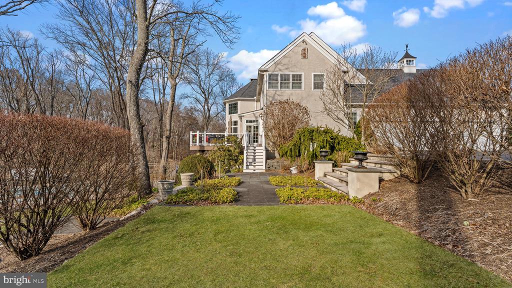 17 GREENBRIAR CIRCLE