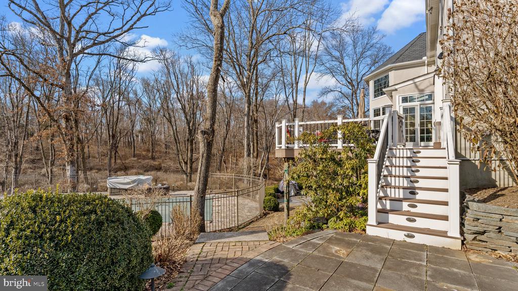 17 GREENBRIAR CIRCLE