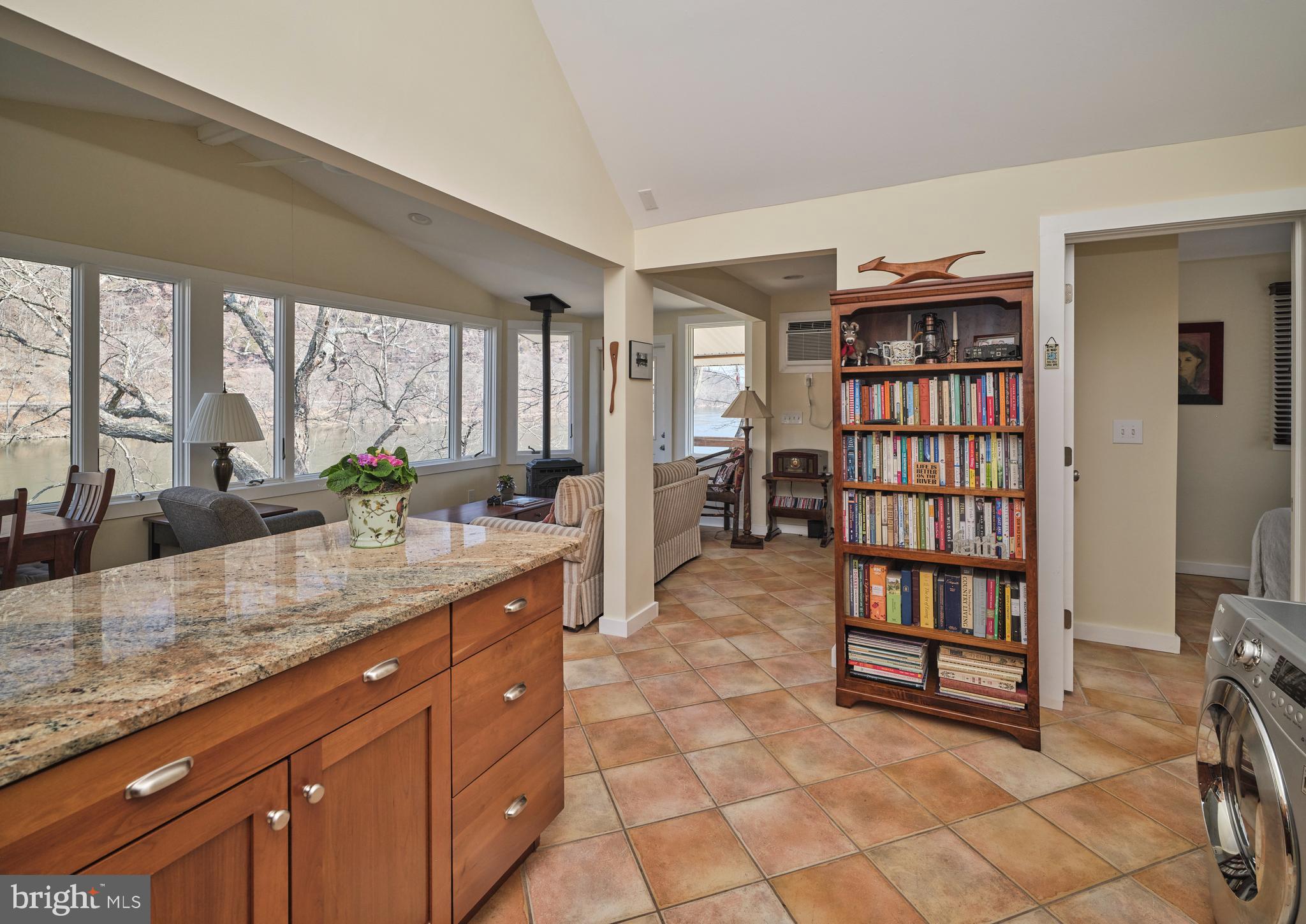 1827 TRAILS END LANE
