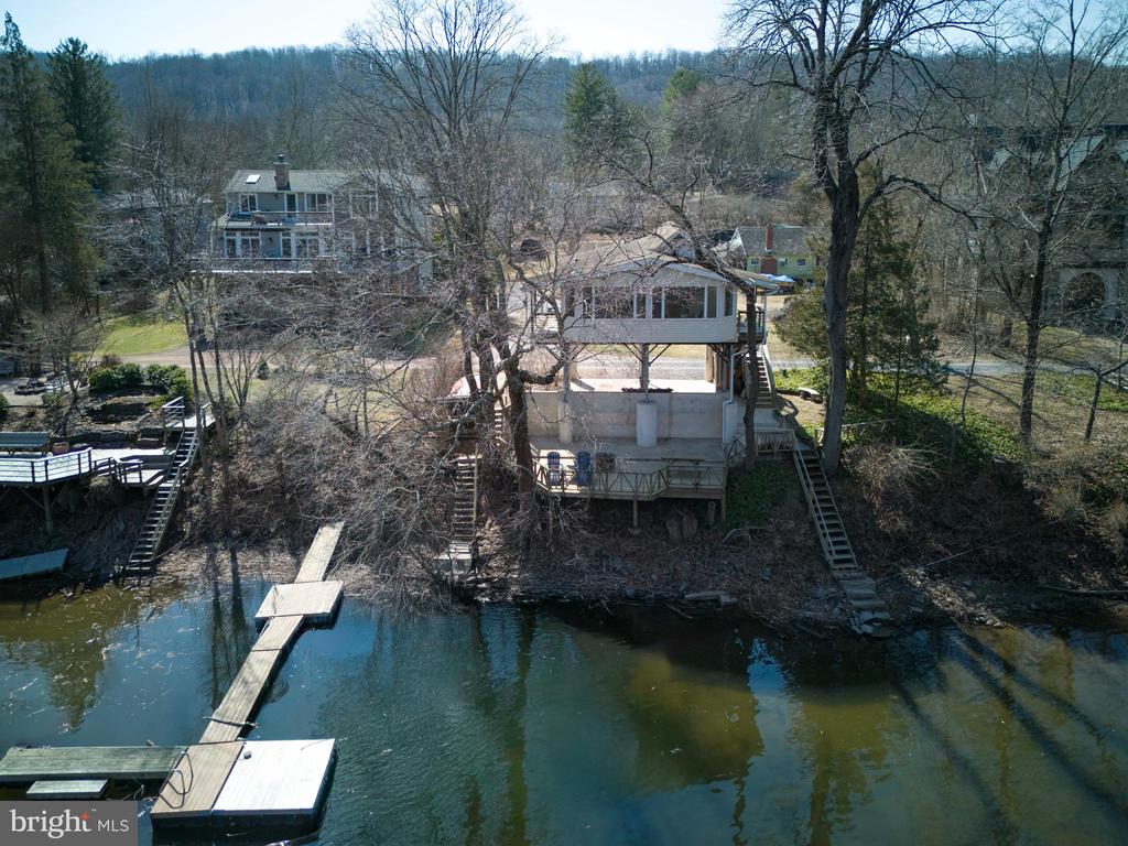 1827 TRAILS END LANE