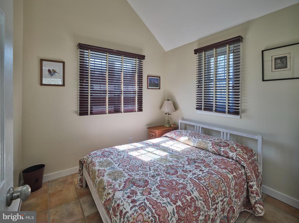 1827 TRAILS END LANE