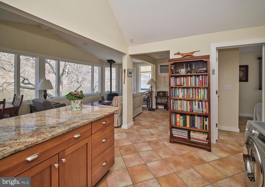 1827 TRAILS END LANE